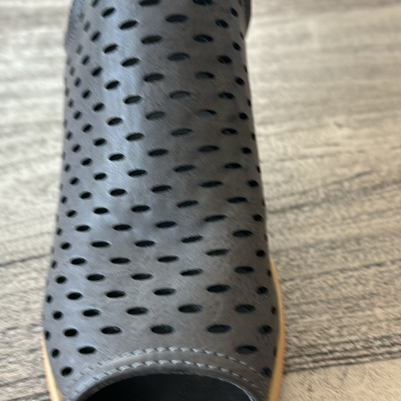 J G Brand Peep Toe Ankle Booties, Grey, Size 8 - Picture 6 of 6